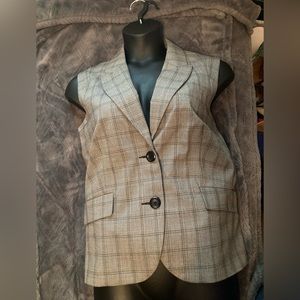 Grey Kim Roger’s plaid sleeveless jacket (vest)